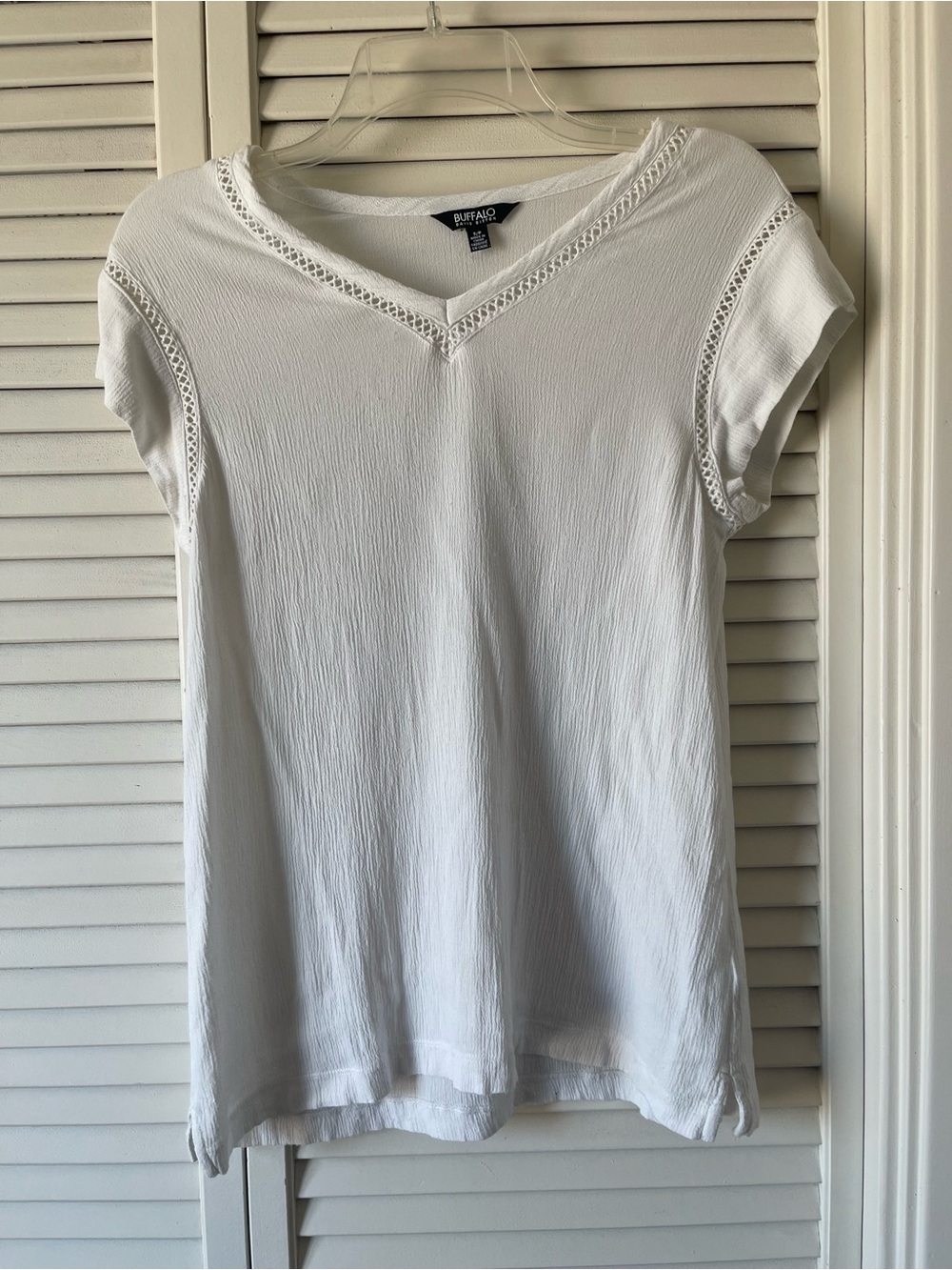 Buffalo David Bitton White V-Neck Short Sleeve Top with Lace Trim